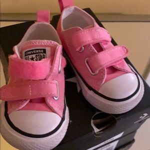 Converse infant girls hot pink “Chucks”, sz 4.